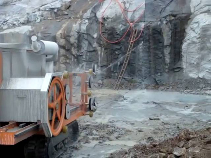 Máy cắt dây kim cương dùng để khai thác đá