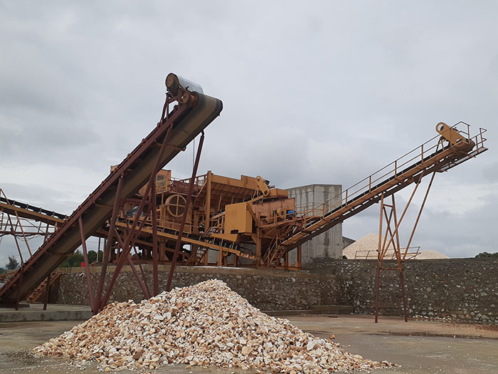 Máy nghiền côn hiện đại sử dụng để nghiền và phân loại đá khai thác