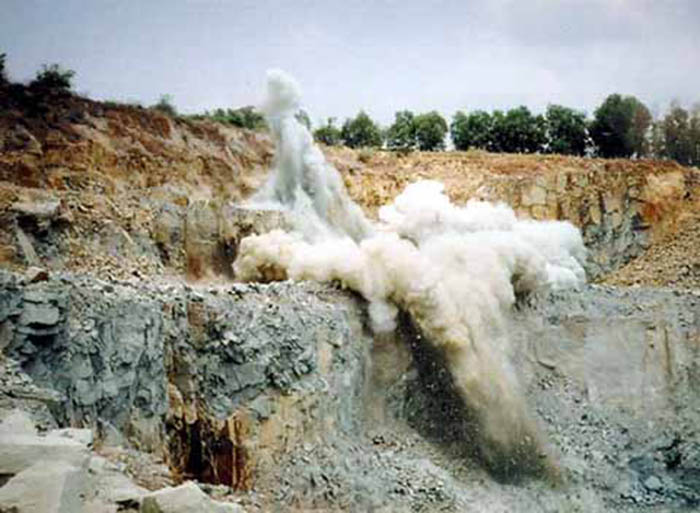 Phương pháp nổ mìn khai thác đá