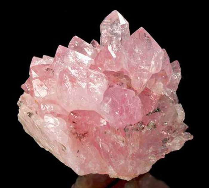 Tinh thể thạch anh hồng với sắc hồng dịu êm và lôi cuốn